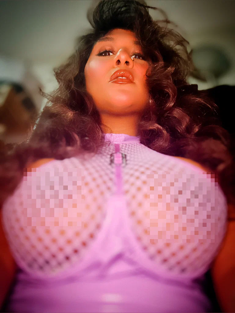 Desi Chickkk's avatar