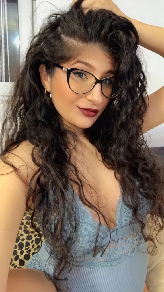 Golden Ella's avatar