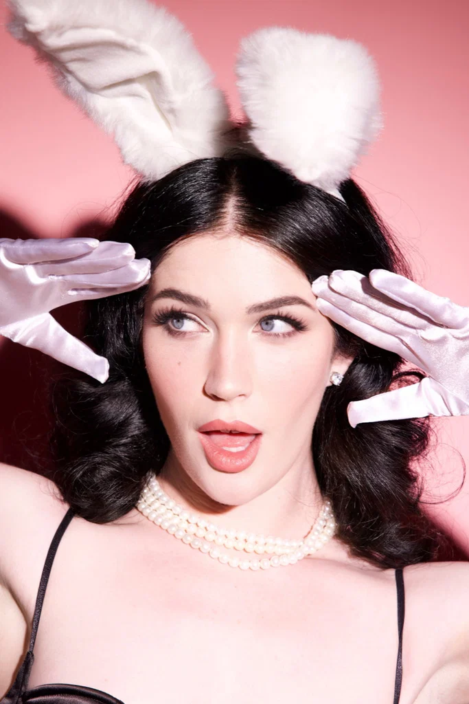 Evelyn Claire's avatar