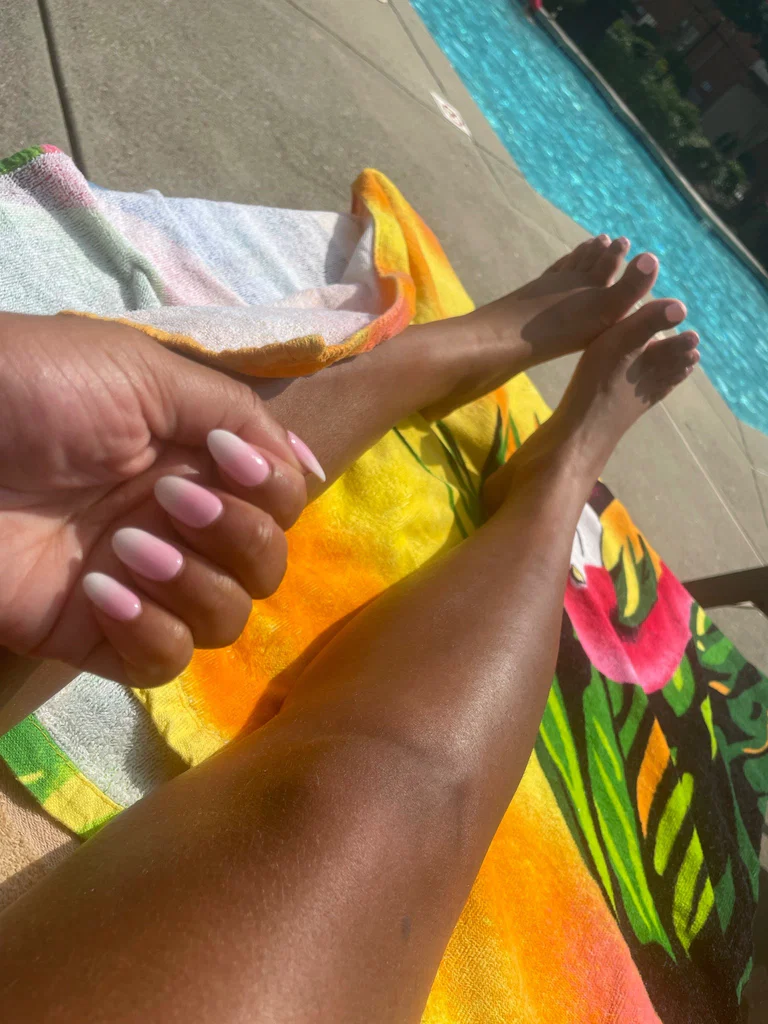 Pretty Tootsies