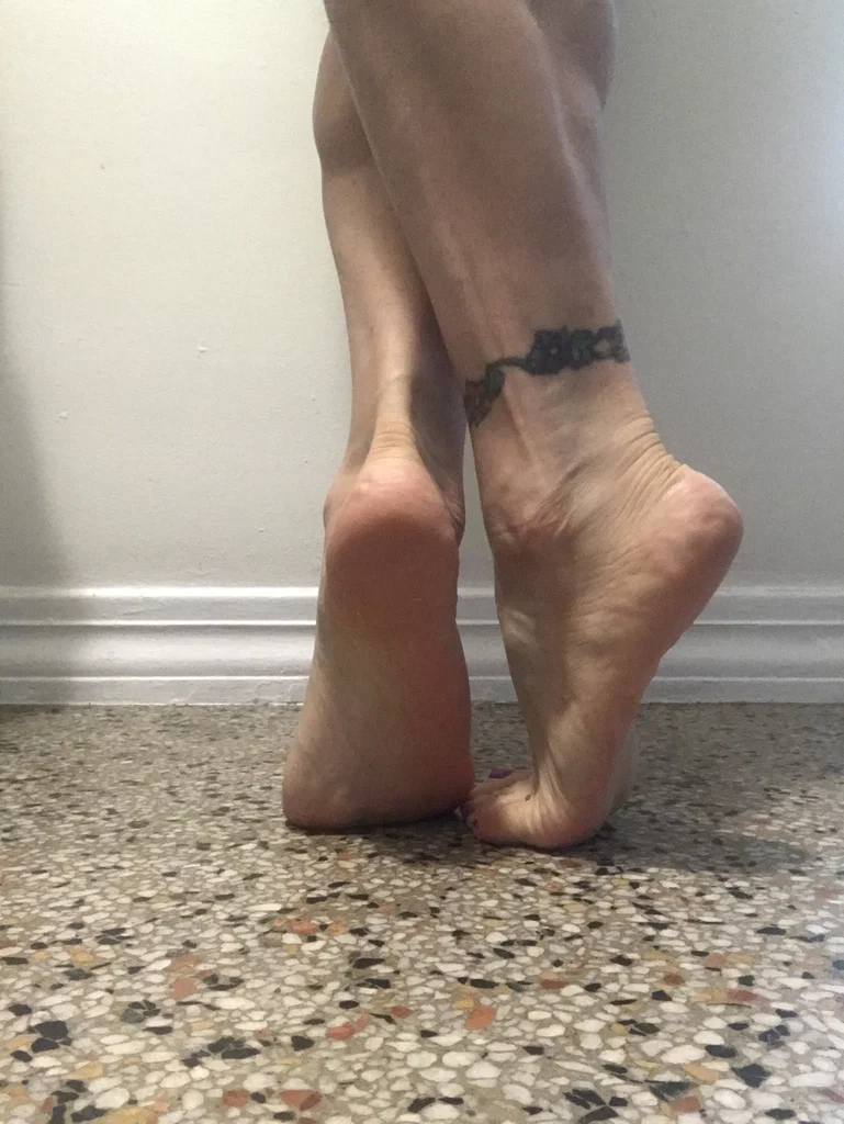 feetNlegs4U's avatar