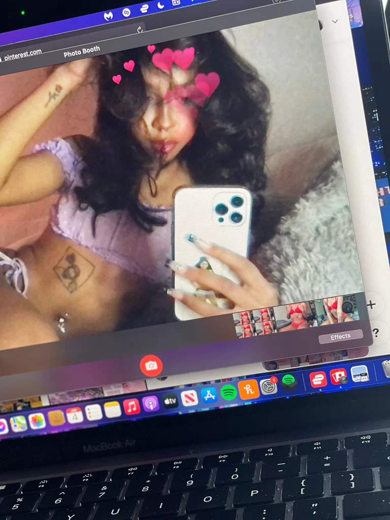 sad trin 💔's avatar