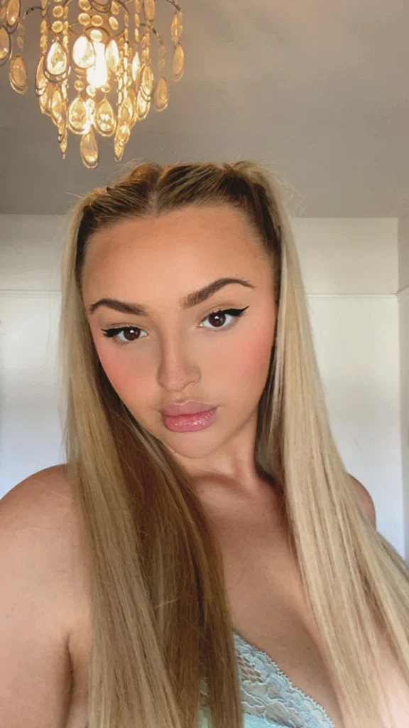 Bella Eliza's avatar