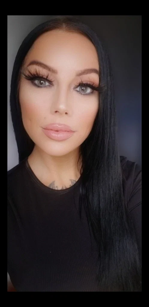 Victoria moon's avatar