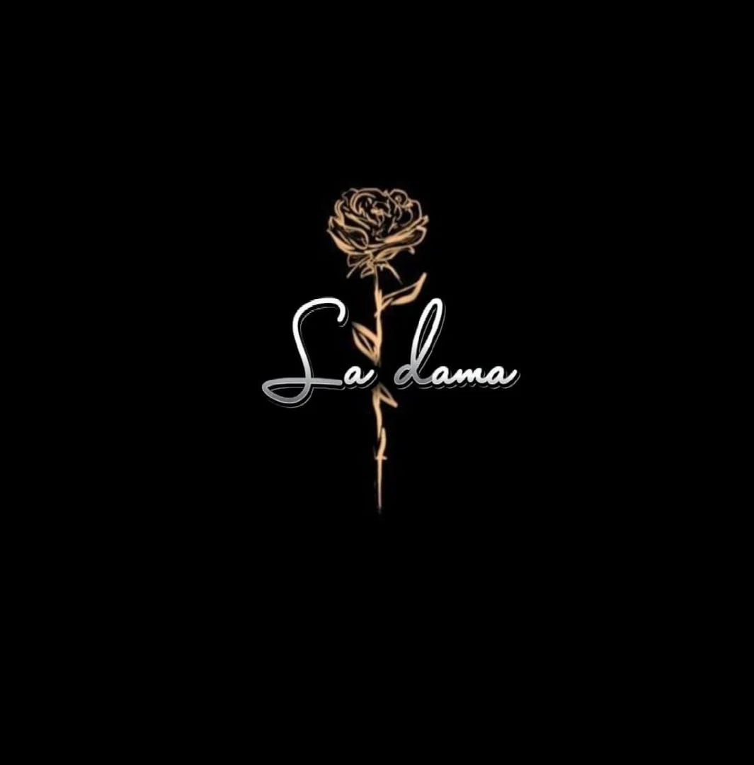 La dama 🖤 profile banner