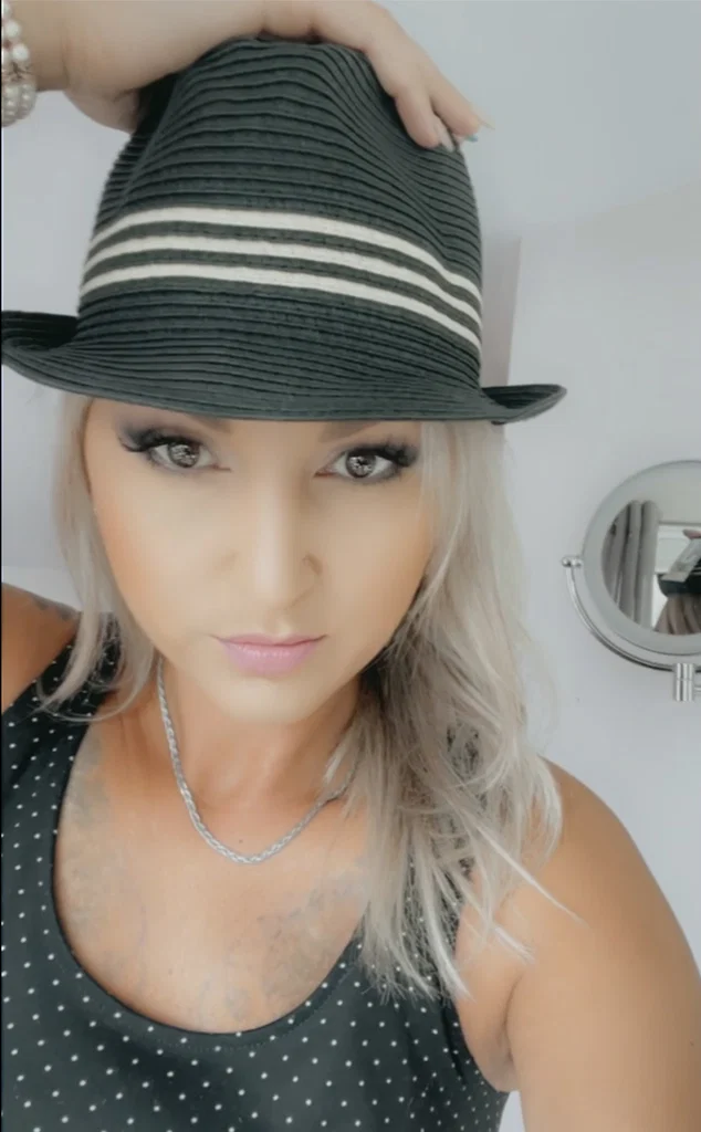 Amber Lovie's avatar