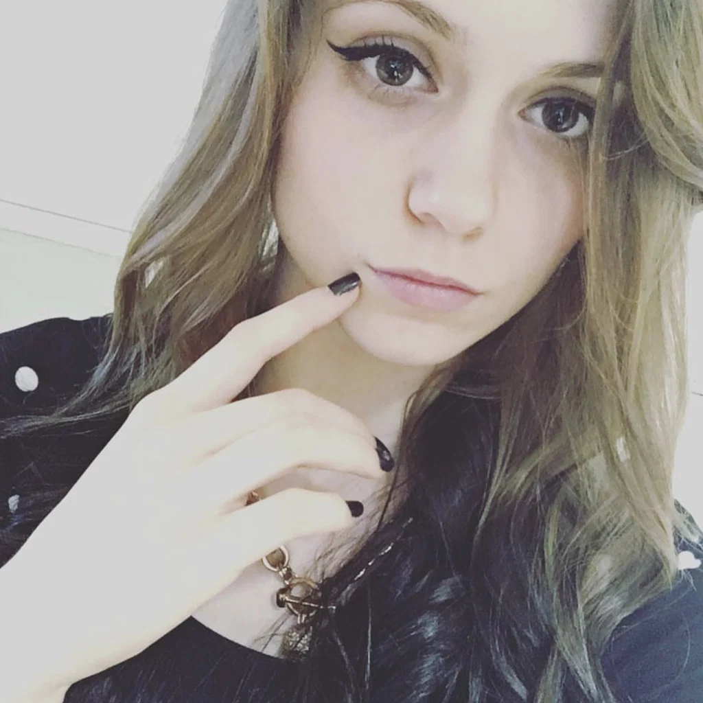 Bella Cayne's avatar