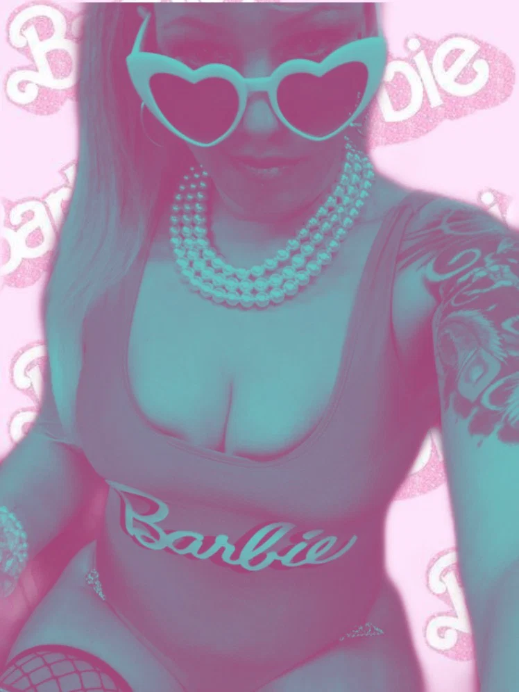 The SallyBluntz Experience's avatar