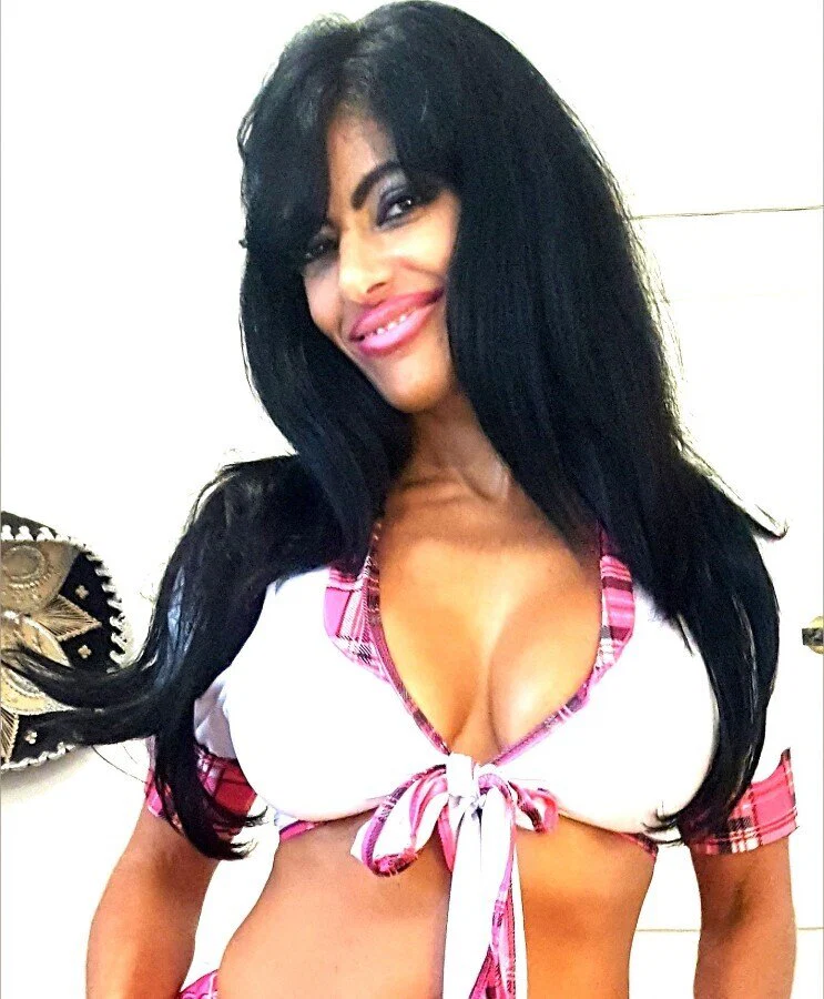 BUSTY MOMMY CLAUDIA SMITH COUGAR VIP's avatar