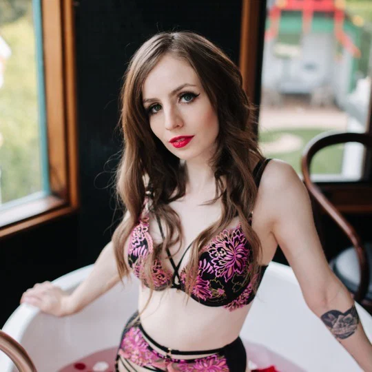 Lizzie  ♥️'s avatar