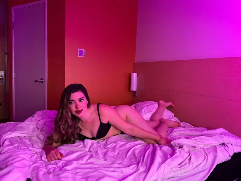 Victoria castellanos profile banner