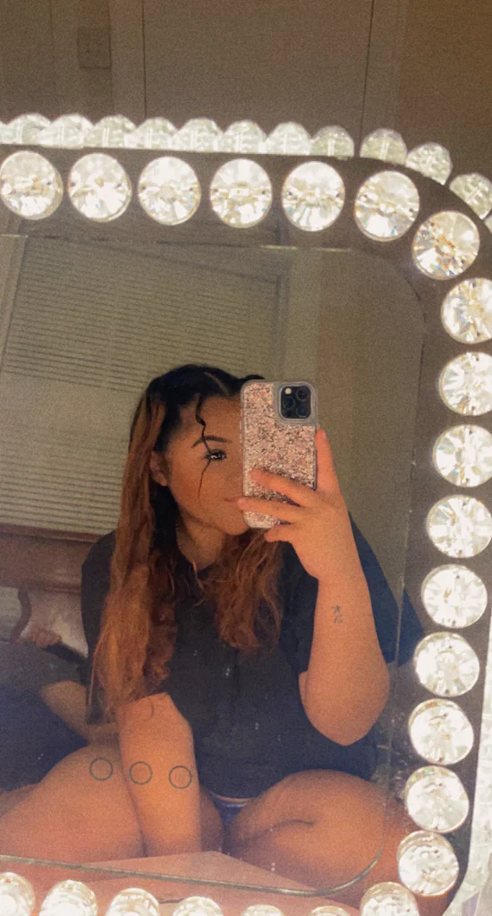 Jeny Love's avatar