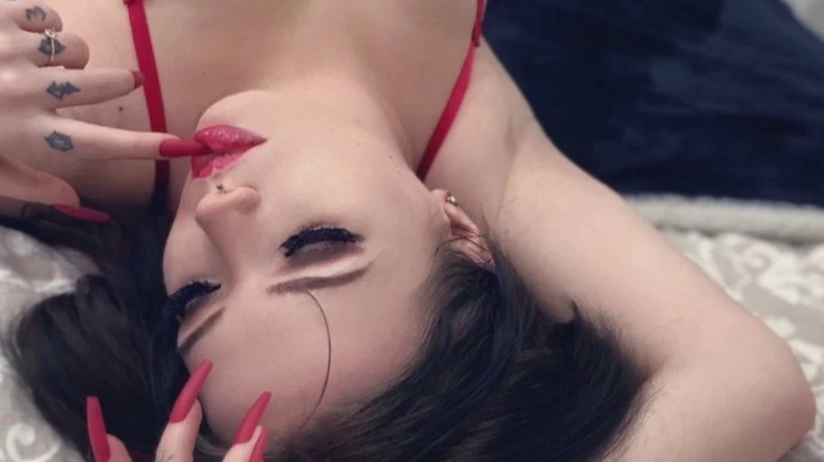 Kicsilányka🍭 profile banner