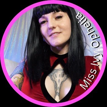 Miss Ivy Ophelia's avatar