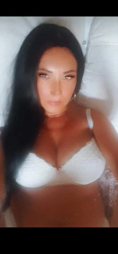 Isabella Hot's avatar