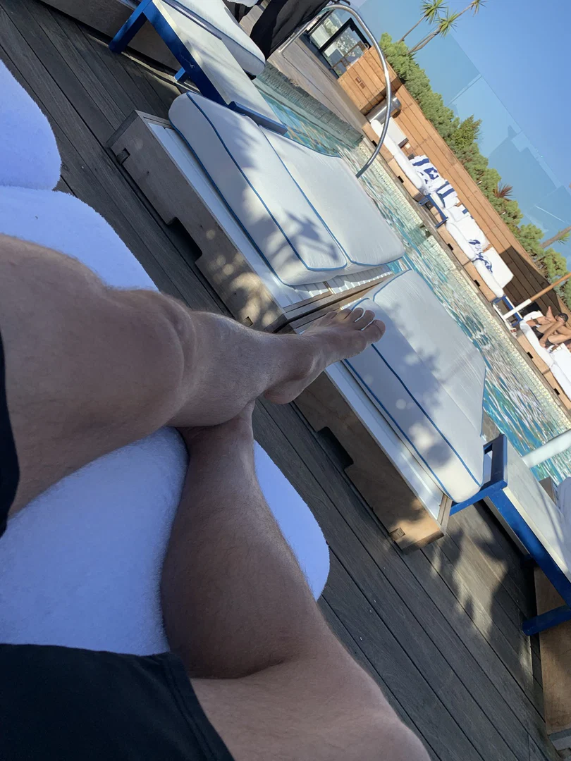 Musclebuttguyfeet profile banner