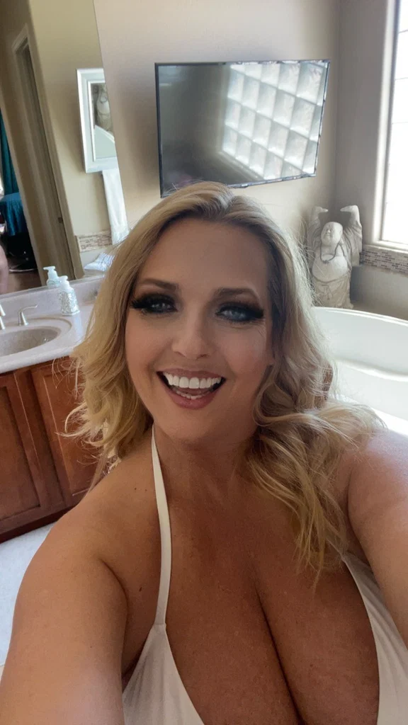 ToriHartley SFW / www.torihartleyxxx.com's avatar
