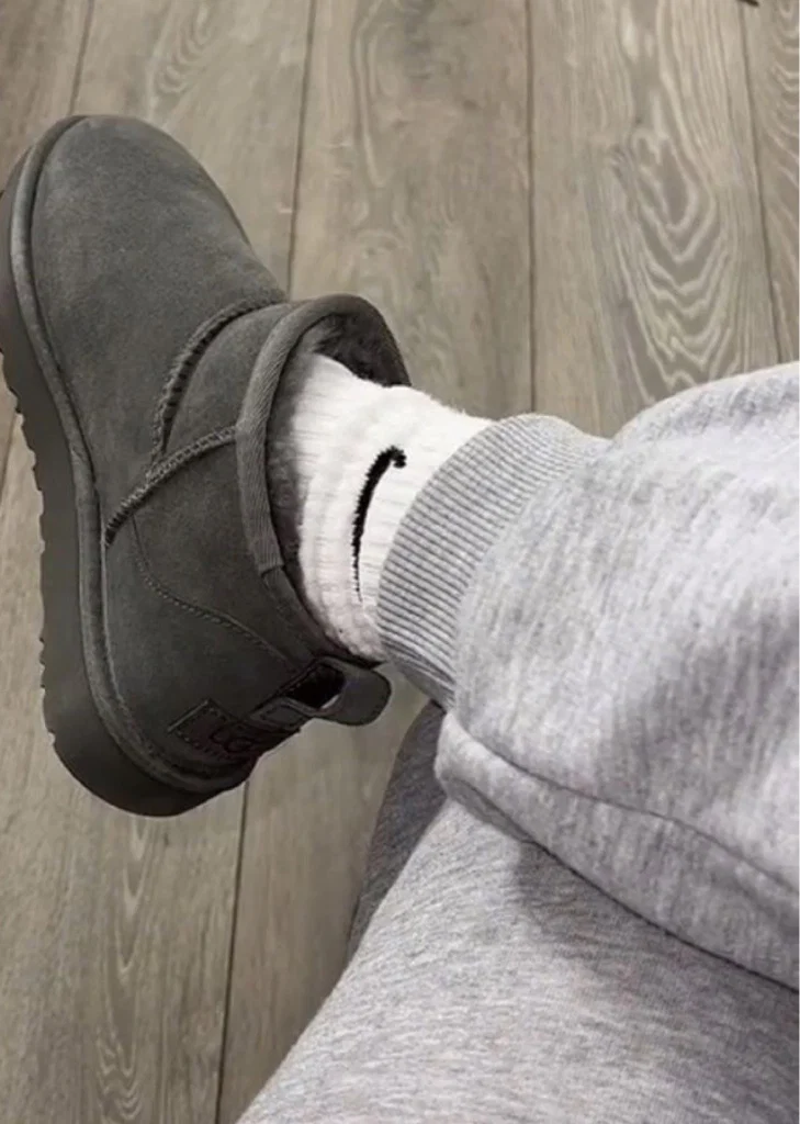the girl and her socks's avatar