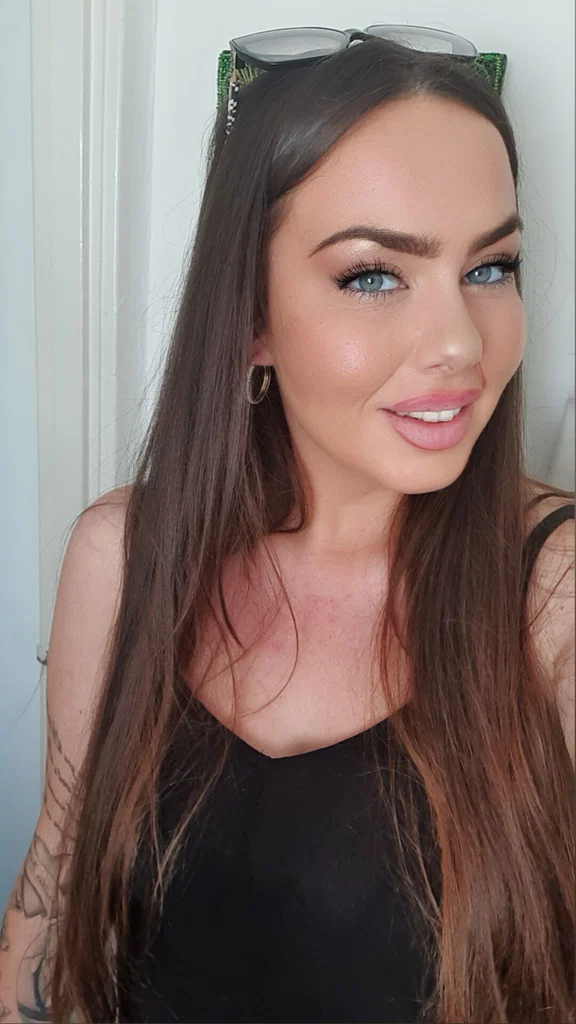 Curvy Girl Roxy creator profile