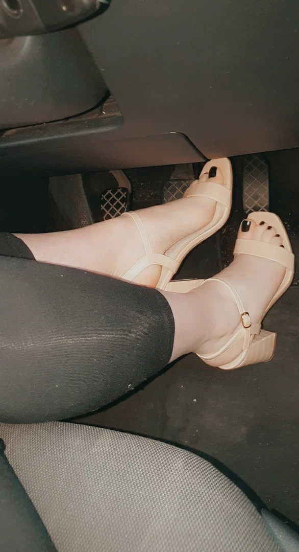 Ellie_feet profile banner