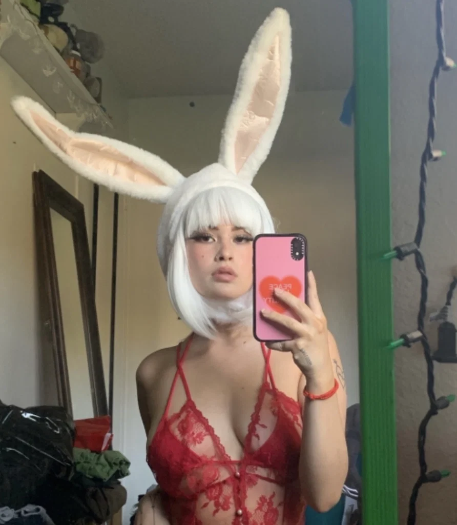 Claire 🖤's avatar