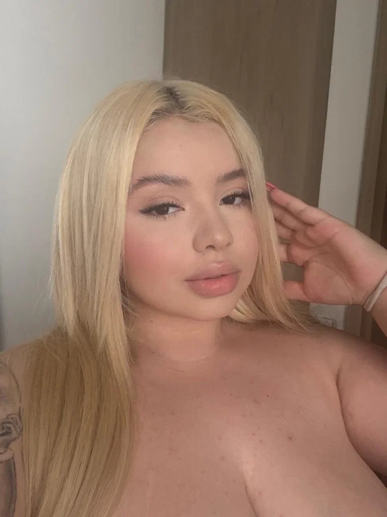 Julie <3's avatar