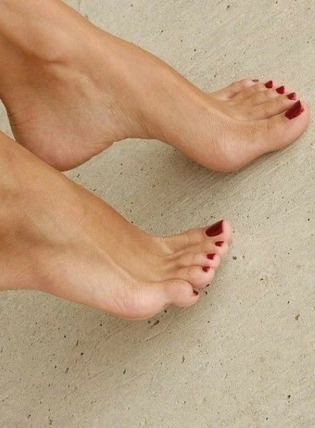 π queen feet.. π profile banner