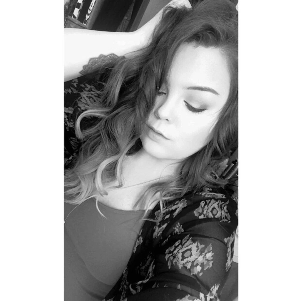 ashley sonnova's avatar