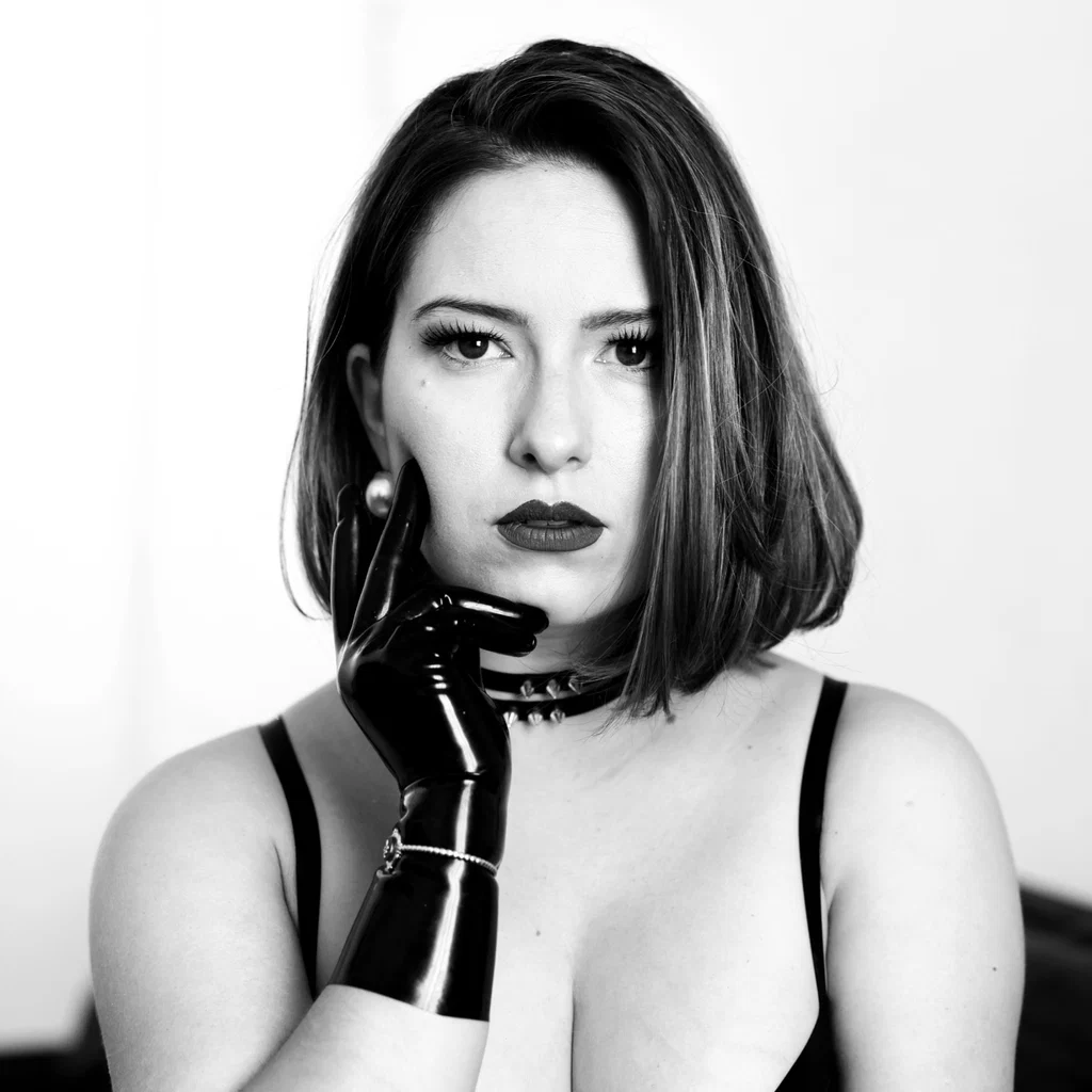 Maîtresse Viola Fethory's avatar